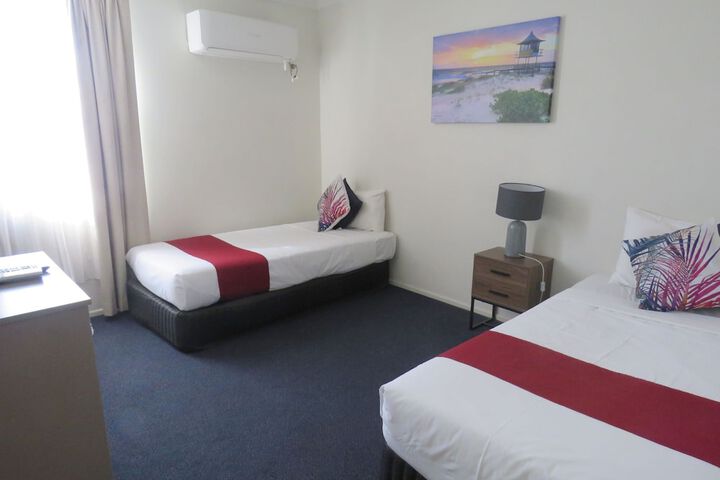 Room 4 of 32