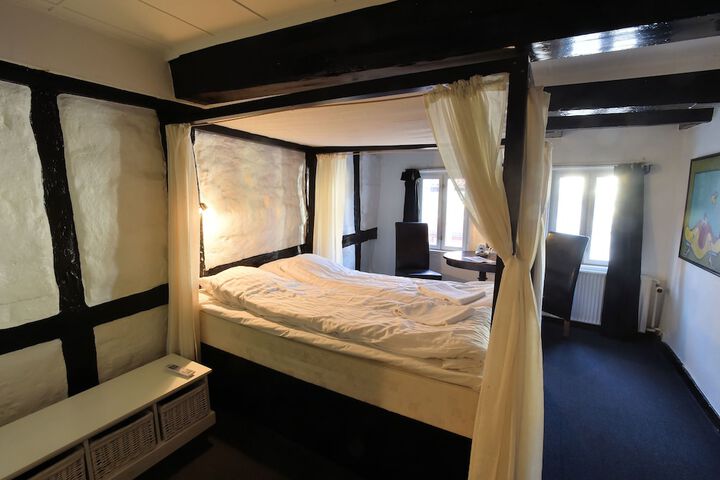 Room 4 of 22