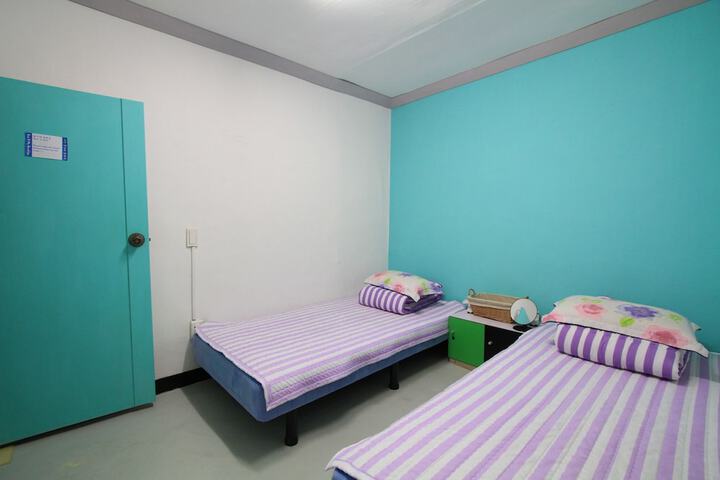 Room 5 of 22