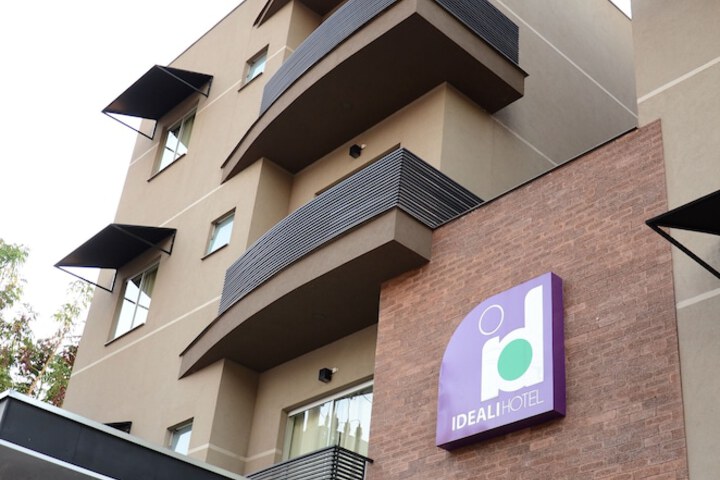 Hotel Exterior 56 of 61