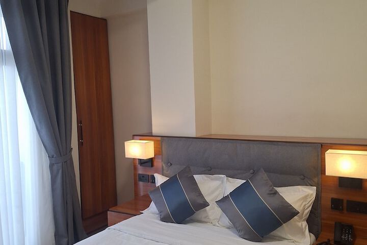 Room 3 of 9