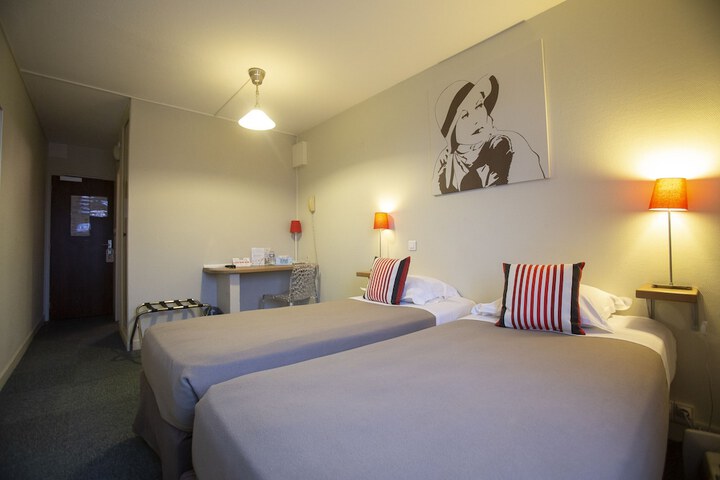 Room 10 of 35