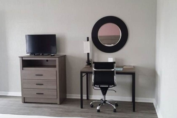 Room 18 of 28