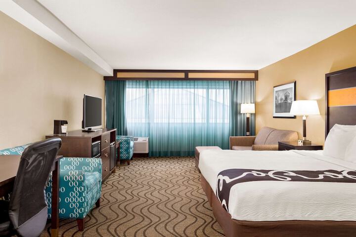 1 King Bed (12 of 12)