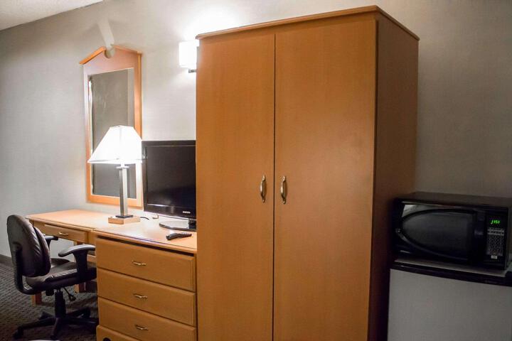 Double Accessible 2 Queen Beds