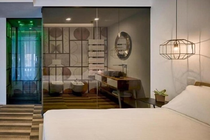 Room 15 of 80