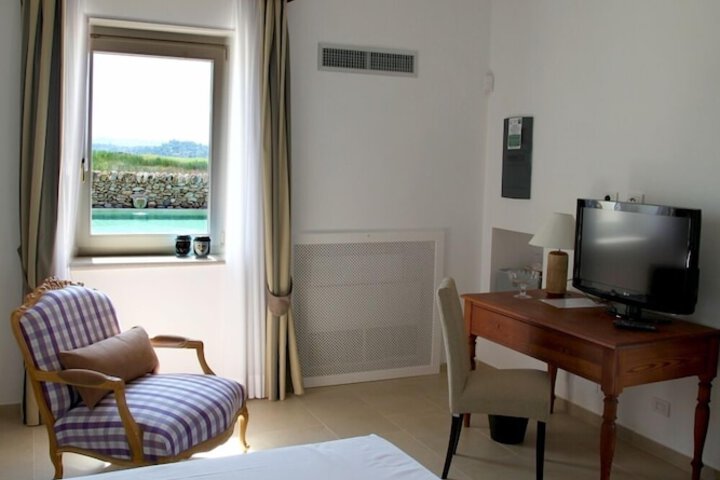 Room 12 of 37
