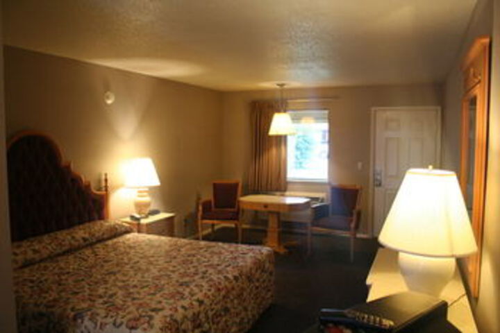 Room 6 of 24