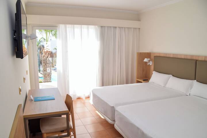 Room 26 of 106