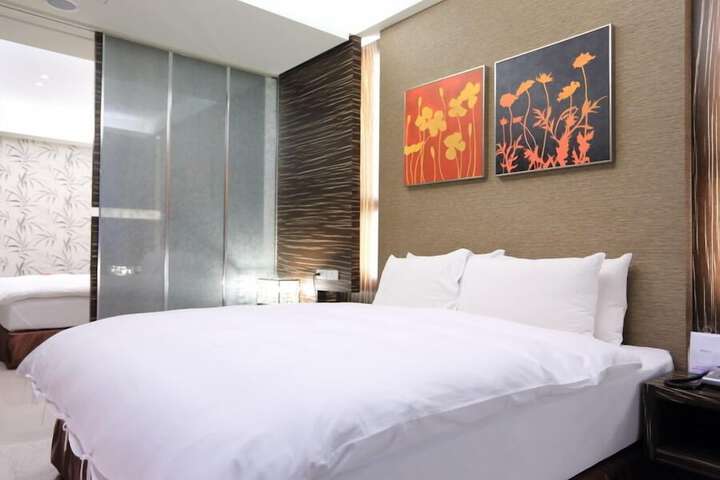 Room 9 of 63