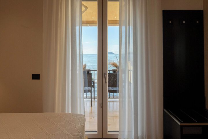 Room 105 of 247