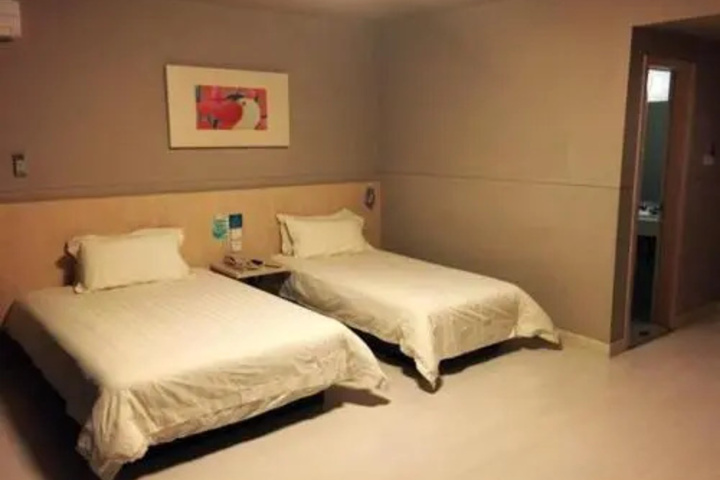 Room 4 of 11