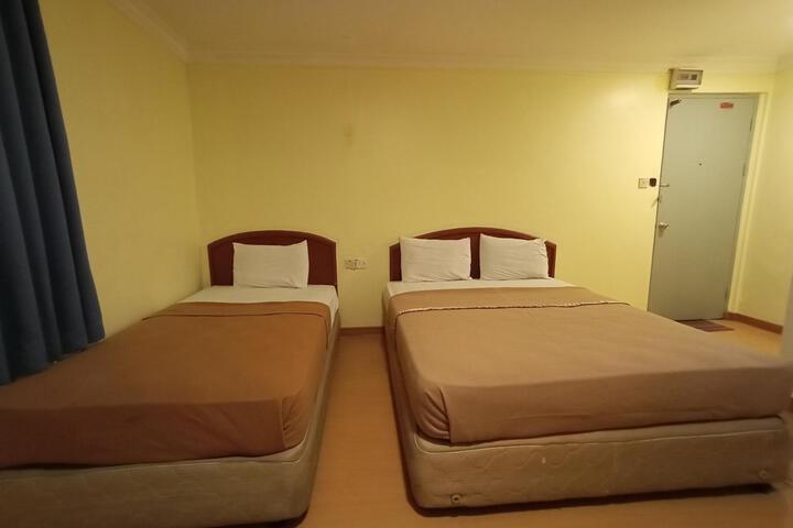 Room 4 of 40