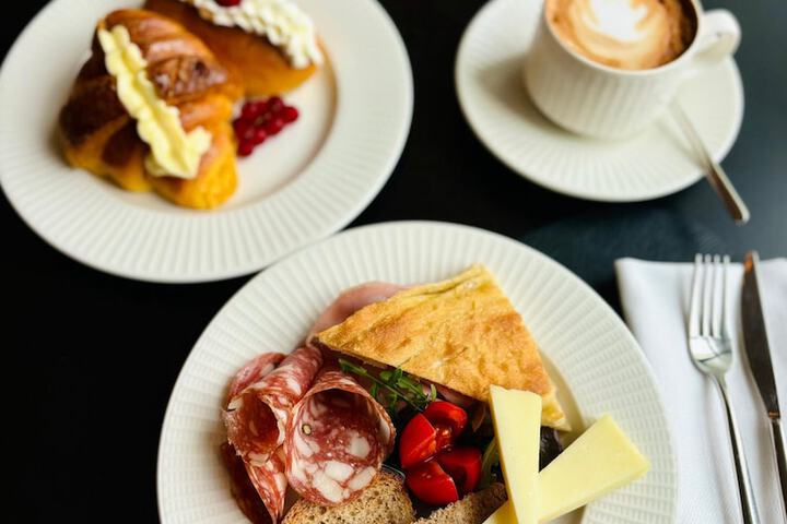 Breakfast/Coffee Service 66 of 78