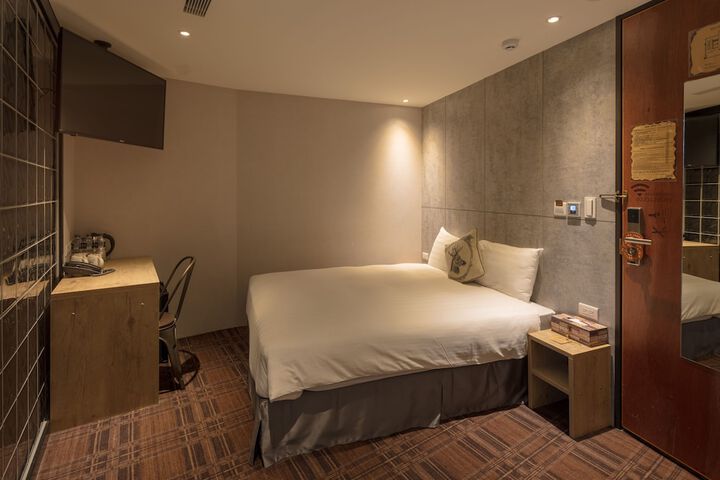 Room 14 of 76