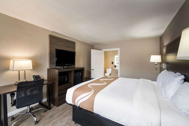 1 King Bed (7 of 13)