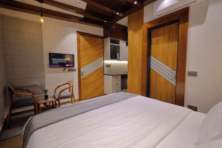 Room 3 of 10