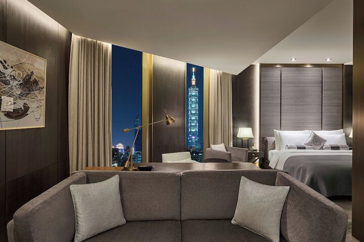 Room 19 of 80