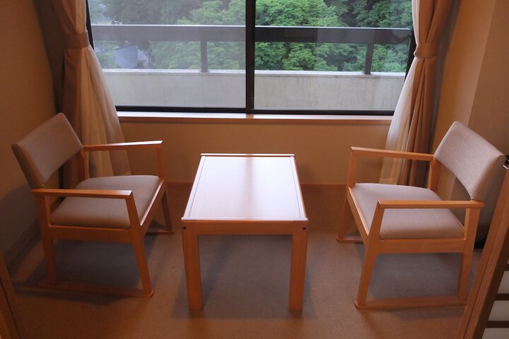 Room 18 of 77