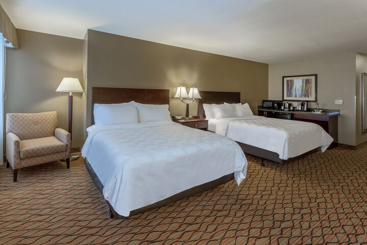 Standard 2 Queen Beds Accessible (15 of 31)