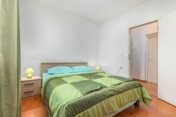 Room 3 of 18