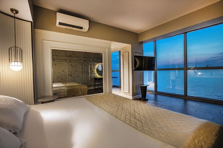 Room 26 of 176