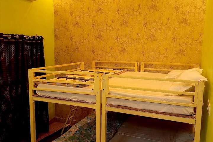 Room 6 of 11