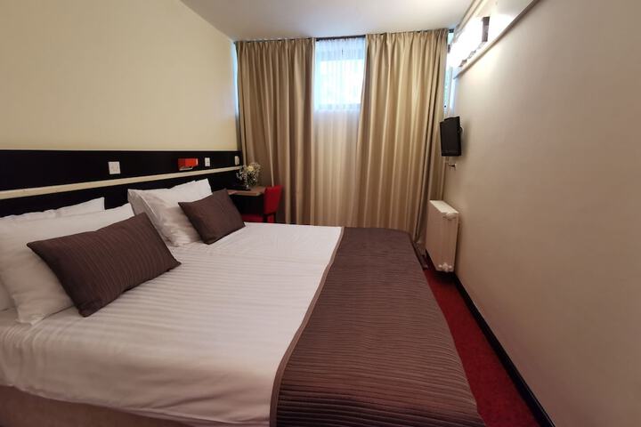 Room 10 of 31