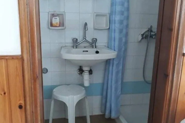 Room 10 of 16