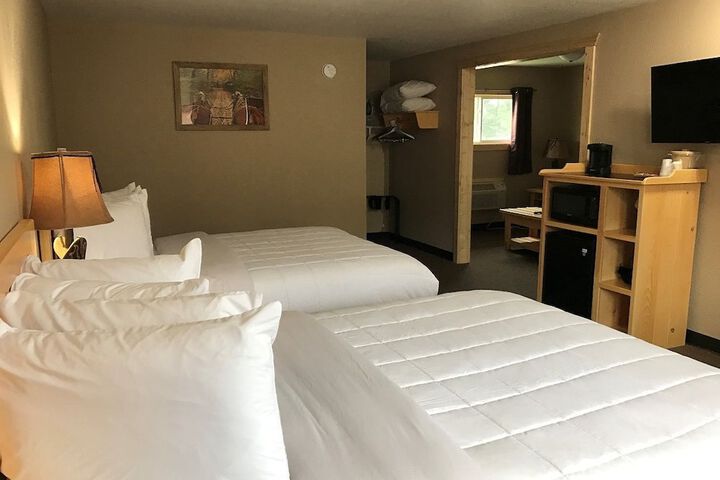 Traditional Room 2 Queen Beds Side Building (4 of 28)