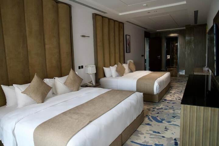 Room 37 of 100