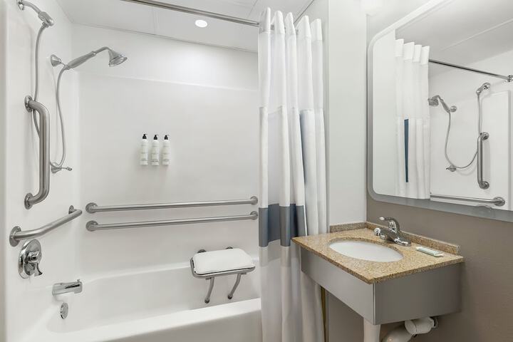 Room 12 of 25