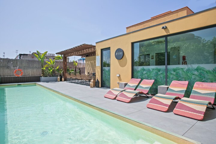 Pool 26 of 51