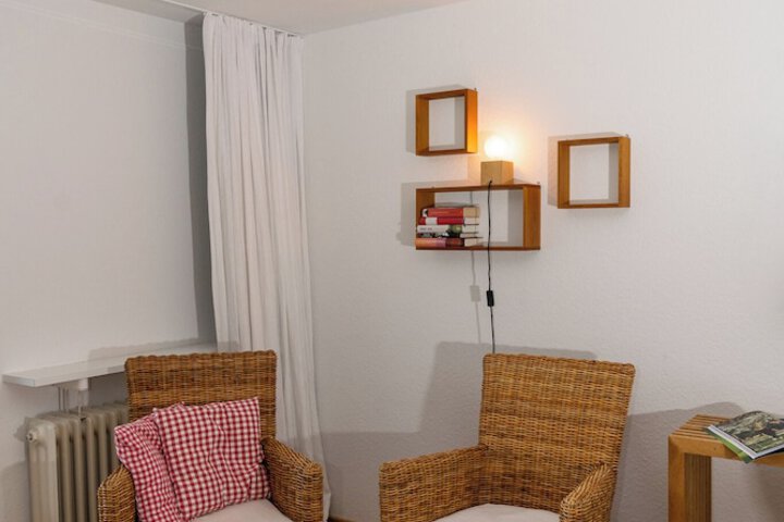 Room 72 of 395