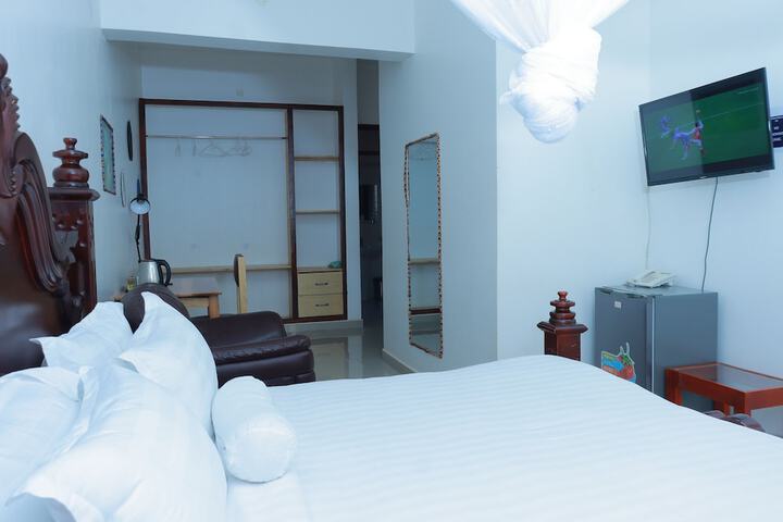 Room 26 of 182
