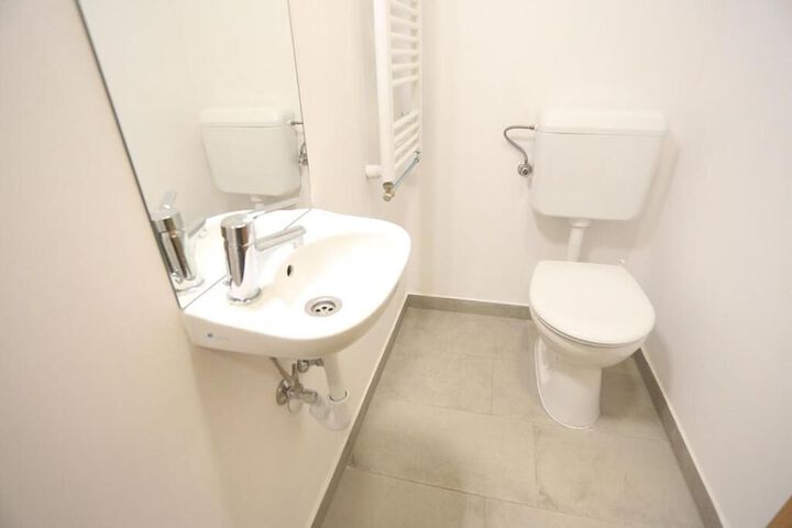 Room 3 of 87