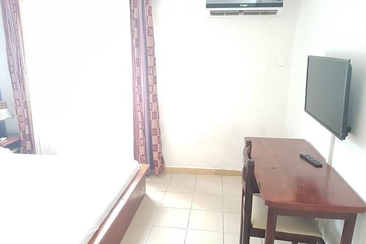 Room 9 of 40