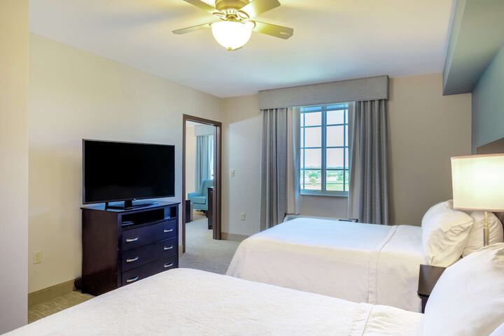 1 King 1qn Bed 2 Bedroom 2 Bath Suite (13 of 21)