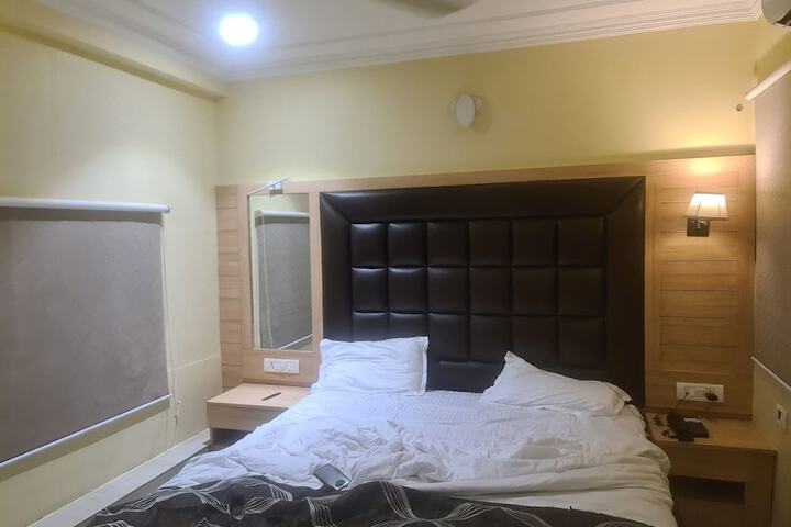 Room 5 of 14