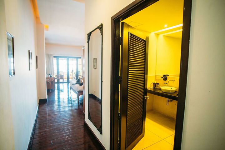 Room 17 of 35