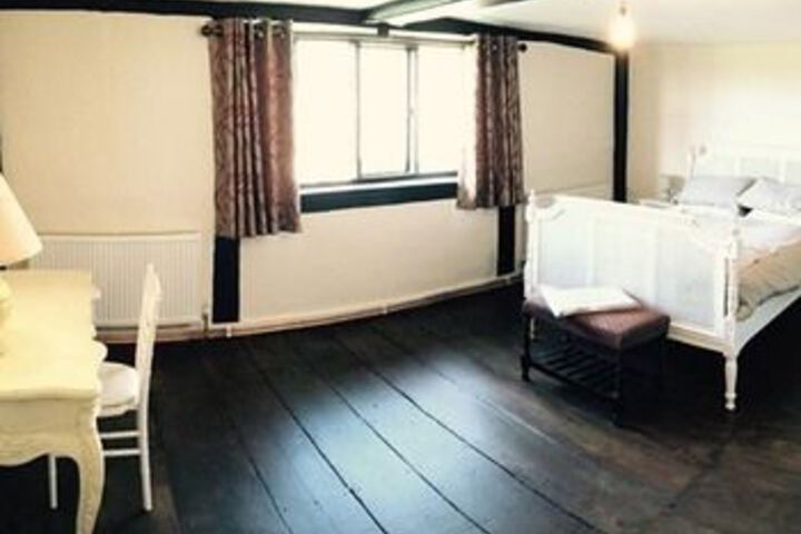 Room 7 of 17