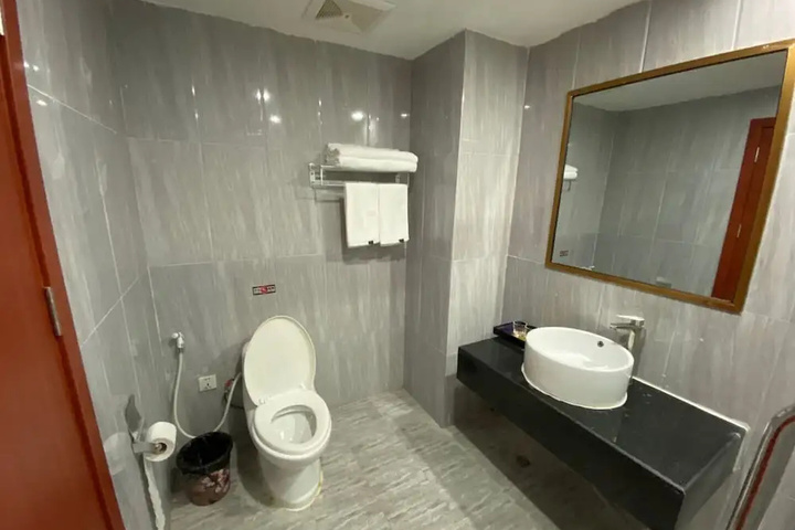 Room 9 of 15