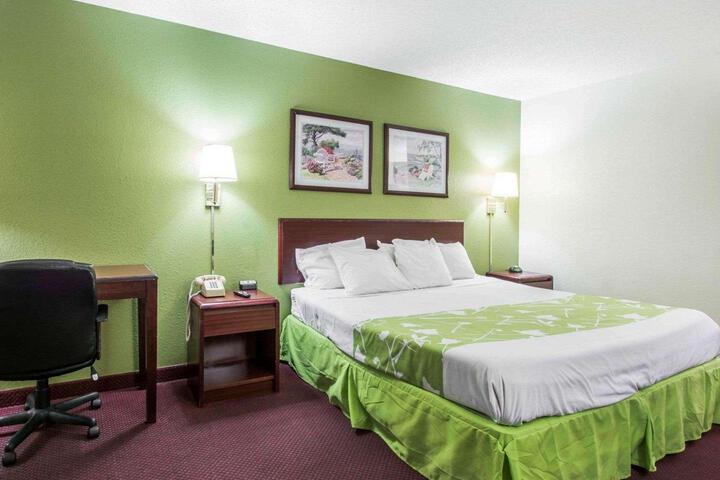 1 King Bed (2 of 16)