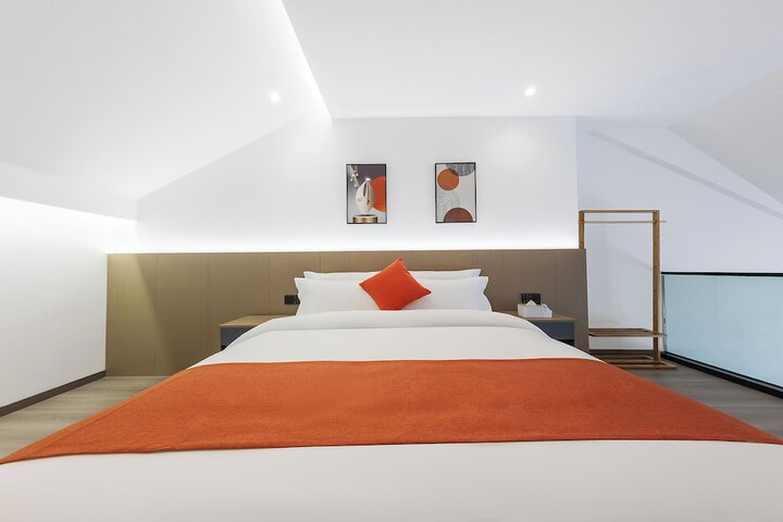Room 18 of 28