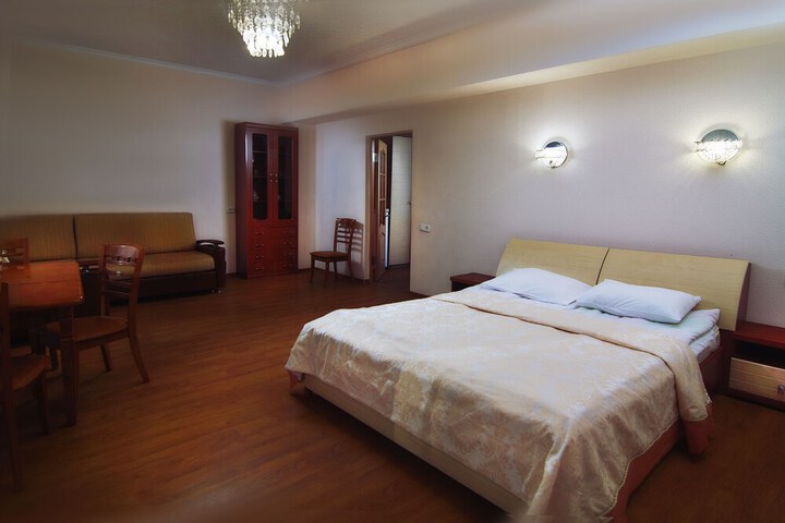 Room 30 of 115