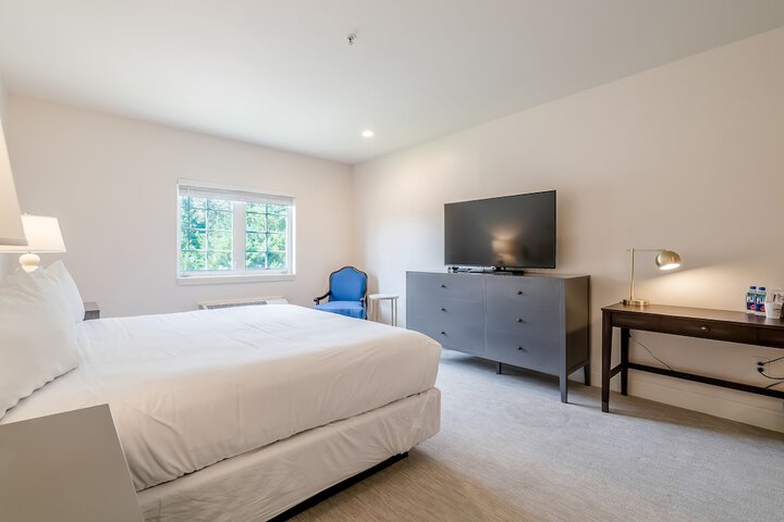 Basic Single King Bed (1 of 5)