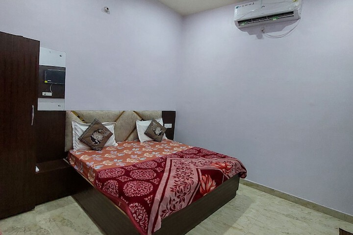 Room 11 of 25