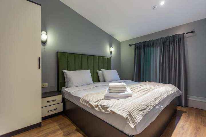 Room 10 of 42
