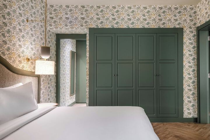Room 9 of 51