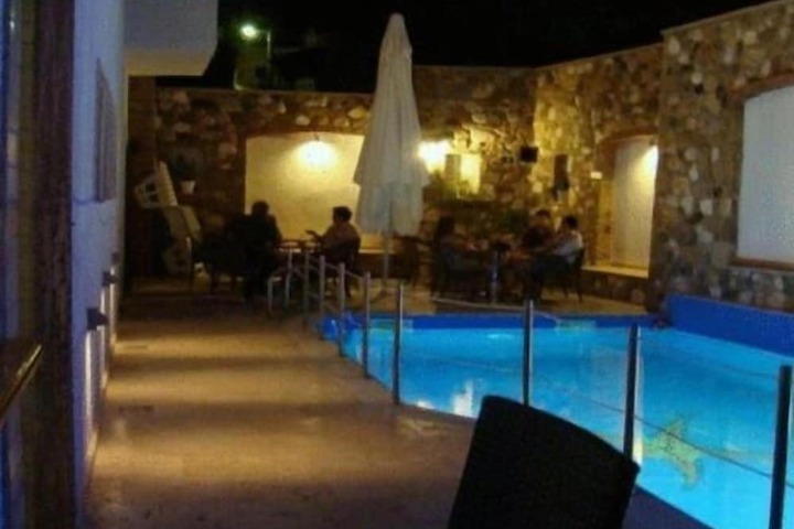 Pool 13 of 28